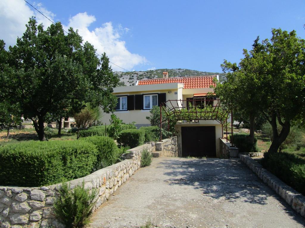 Beachfront House Nada - Happy Rentals Karlobag Rom bilde